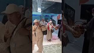 Hac Da Sürpri̇z Duygusal Karşilama Şark Medreseleri̇ & Online Medrese Dersleri