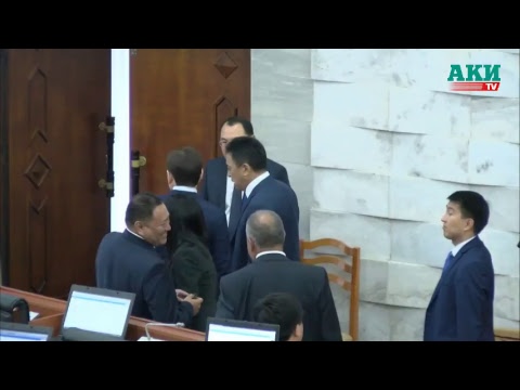 В Жогорку Кенеше проходит сессия по формированию состава правительства