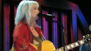 Video thumbnail of "Country Emmylou Harris   In My Dreams 1983"