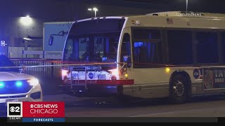 Man holding knife shot and killed on Chicago bus