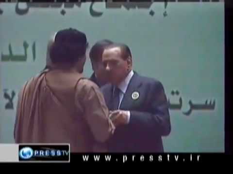 Берлускони поцеловал руку Кадафи / Berlusconi's kiss