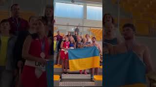 Українські спортсмени виконують Гімн на Чемпіонаті Європи з сумо І Волинські Новини