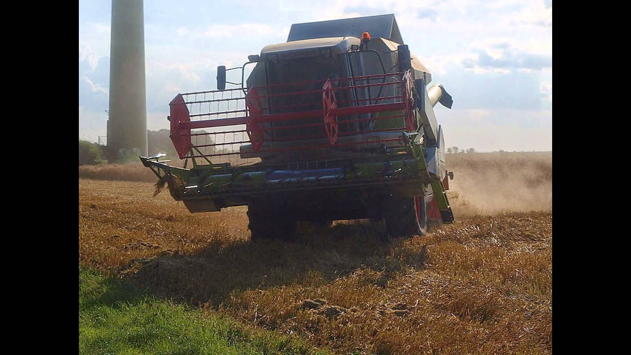 Mähdrescher bei der Ernte 2014