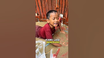 Tuan Faruq mandi bareng layangan #anakdesa #funny #davidsunairi #lucu