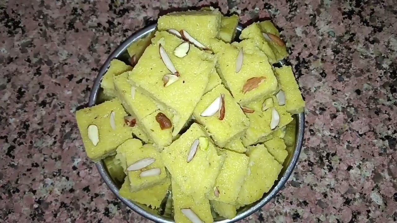 तीन चीजों से सिर्फ 10 मिनट में दूध और सूजी की बर्फी बनकर तैयार