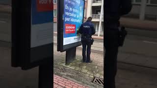 ( Politie ( Zwijndrecht )België) полицейский спрятался и фотографирует тех кто не пристегнулся