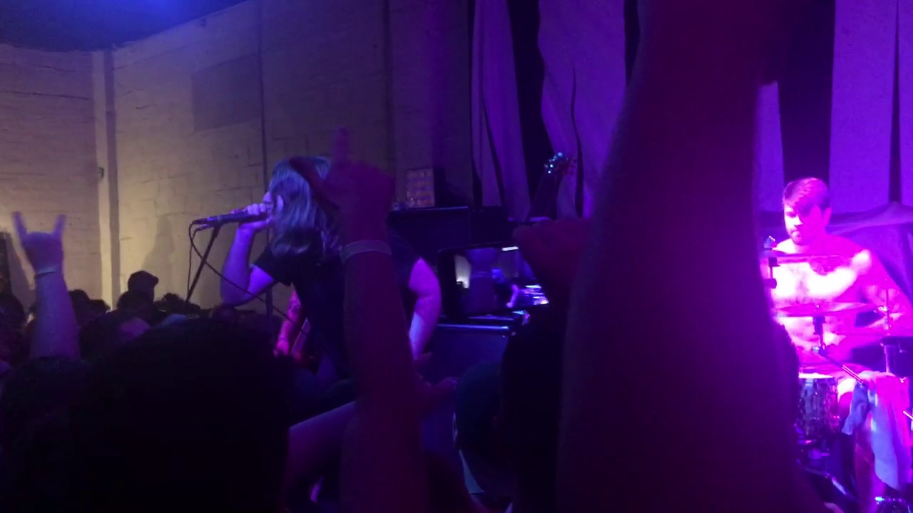 Guarda Fit for a King - The End's Beginning / Pissed Off - 3/11/17 - Houston, TX. su YouTube Guarda Fit for a King - The End's Beginning / Pissed Off - 3/11/17 - Houston, TX. su YouTube