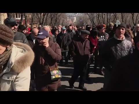 Противники Пашиняна устроили масштабное шествие в Ереване