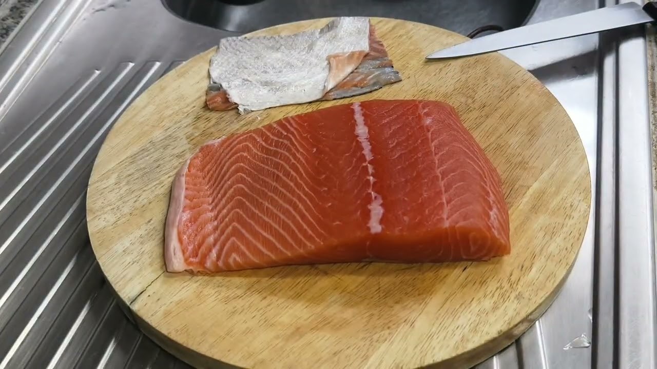 แซลมอนซาชิมิ // แล่เองแบบบ้านๆ #cooking #food @เปิดครัวแม่เป็นต่อ