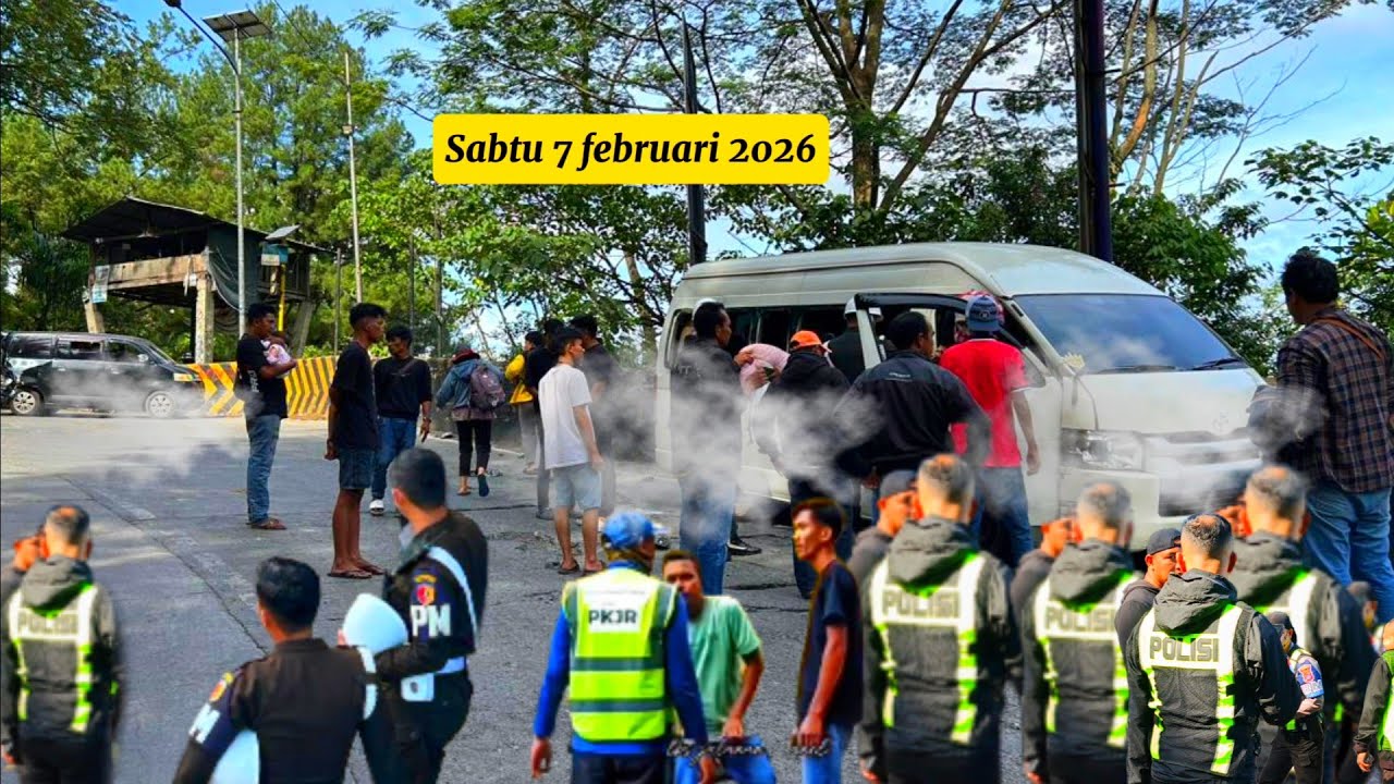 Detik-detik mengerikan!!!rem blong tabrak dump truk Batu Bara