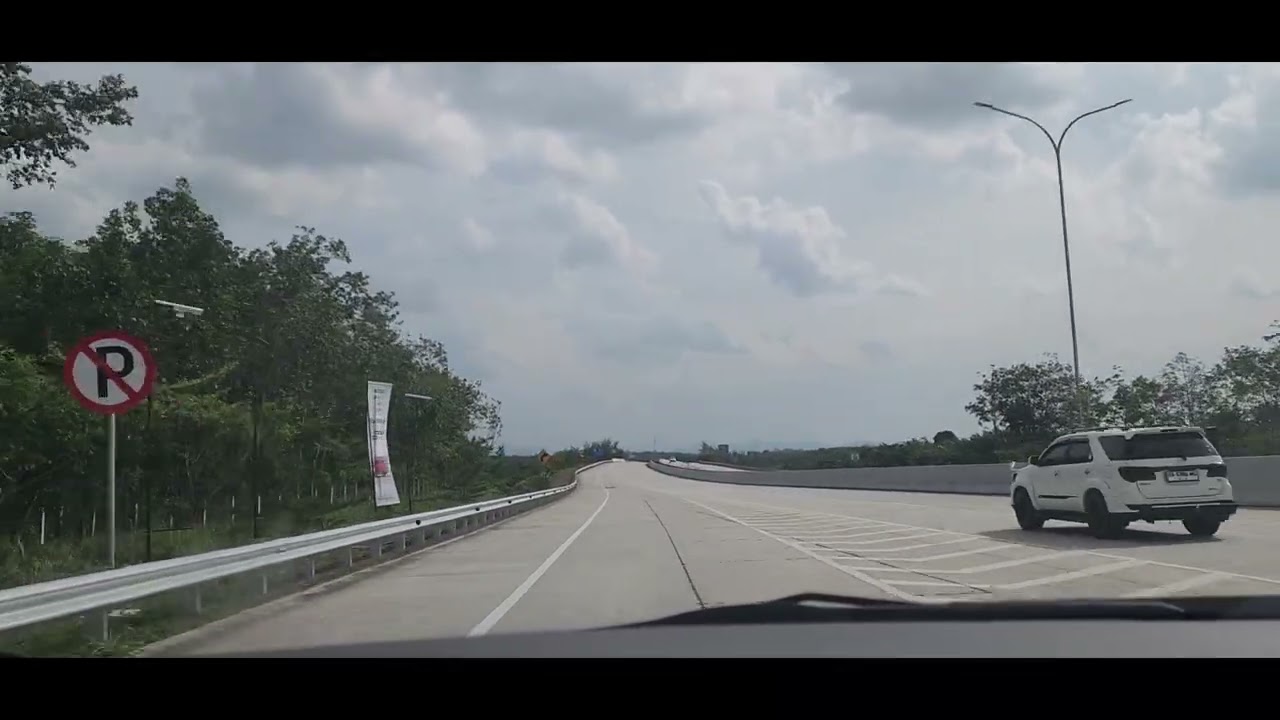 Tol pekanbaru-Bangkinang...mulus jalannya,tapi masih sepi...!