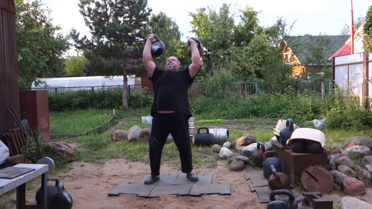 Гиря пресс сидя