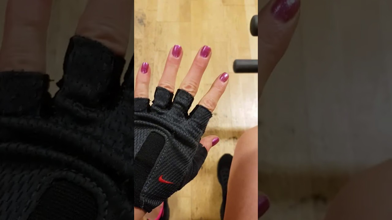 Sats! Shaky hands after hard training for shoulders, back and triceps