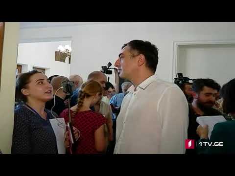 ოპოზიციონერმა დეპუტატებმა საპარლამენტო უმრავლესობის წევრებს ე წ  სირცხვილის დერეფანი მოუწყვეს