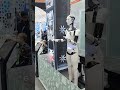 Робот поëт песню про ëлочку