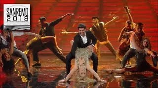 Sanremo 2018 - Pierfrancesco Favino recita, canta e balla con Michelle un travolgente 'Despacito'