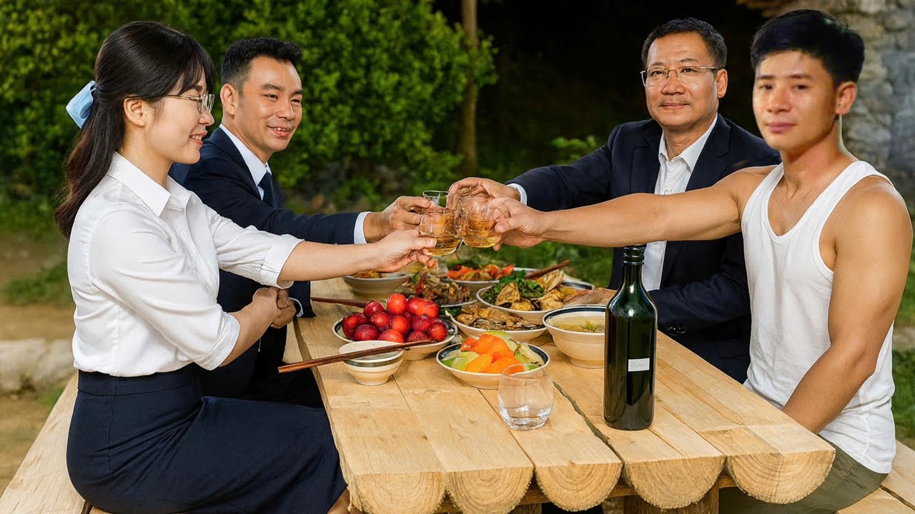 Partners are amazed when visiting CEO Trieu Khang living freely off the grid