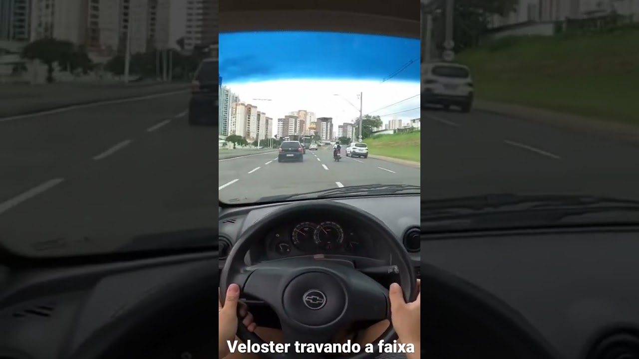 Veloster travando o trânsito 