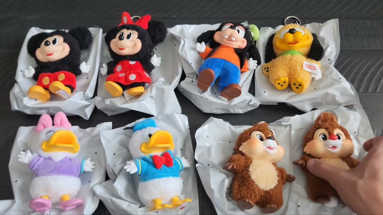 Pop Mart Unboxing - Mickey Family Cute Together vinyl plush pendants