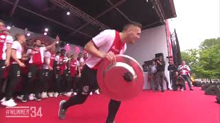 “Tadic on fire” Ajax’ın şampiyonluk kutlamalarında 100.000 taraftar #CUP #StayStrongAppie #nummer34 Resimi