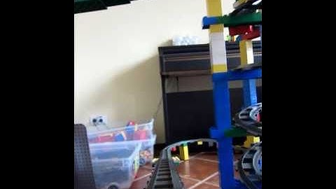 Duplo large track layout - part 1 - side board climbing