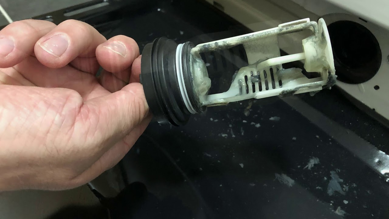 Jak vytáhnout filtr z pračky Whirlpool?