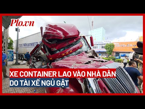 Video Xe container lao vào cửa hàng sắt thép rồi lật chắn... - youtube