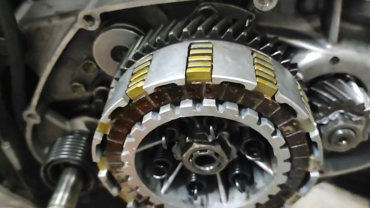 cómo revisar y cuadrar bien el clowch de Suzuki ax100