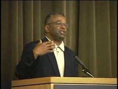 Ron Sims at TrailLink 2007 (1) walking pez