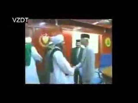 إن لله عبادا فطنا الحبيب عمر ينشد