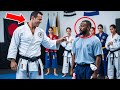 Ceinture Noire Demande À Un Agent D Entretien Noir De Se Battre Pour Rire Ce Qui Suit LES LAISSE Ceinture Noire Demande À Un Agent D Entretien Noir De Se Battre Pour Rire Ce Qui Suit LES LAISSE