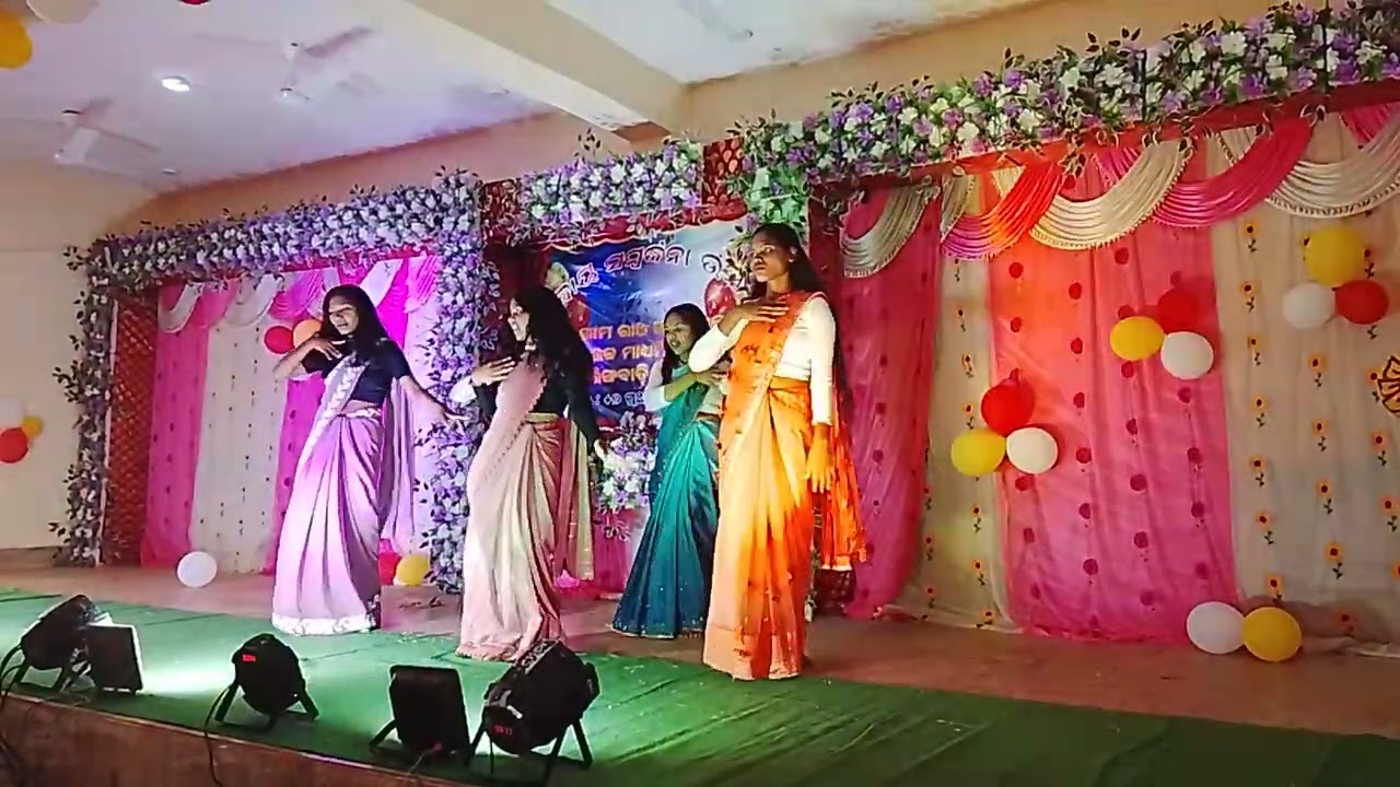 #dance #lifeisbutadream #ihavethisthingwithplants #fashion #whowillb