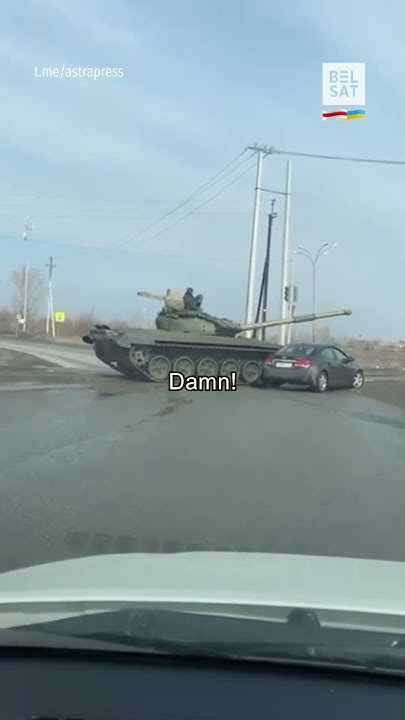 В нижнем тагиле танк врезался в машину. В нижнем тагиле танк врезался в машину