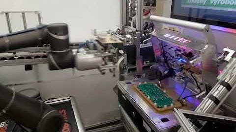 TM5-900 cobot PCB FCT testing nad label application - detail