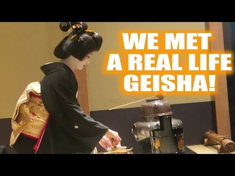 WE MET A REAL LIFE GEISHA! | JAPAN VLOG DAY 2