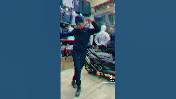 رقص شاب جزائري على أغنية قلبي عليك نبرده لالا لا 