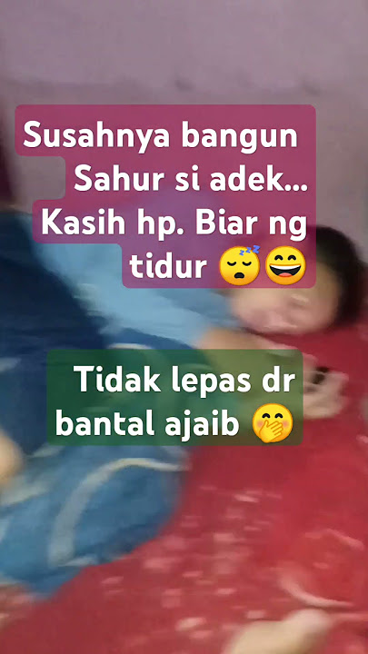 Si adek mode ngantuk.. Nunggu makan sahurrr😄