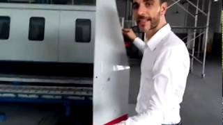 What is the internal scene of halumm factory and how does the machine work?