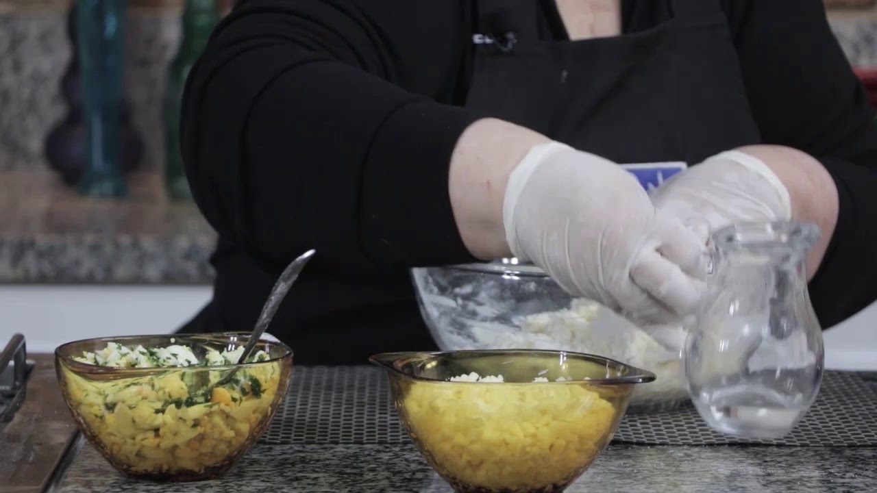 EMPANADAS DE HUEVO , CEBOLLA Y QUESO