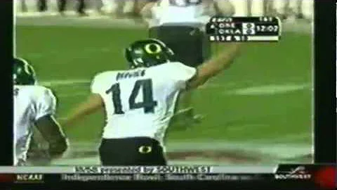 Oregon punter Matt Dragich fake punt runs for a first down vs. OU 12-29-2005