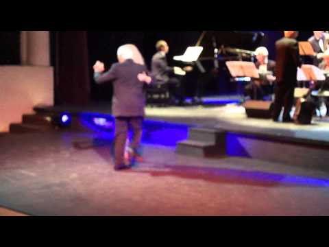 Julio Duplaa presenta al maestro Franco y Milongueros de Villa Urquiza