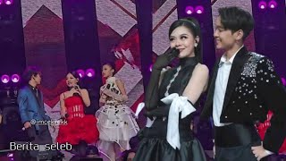 Download Lagu TERUNGKAP RAHASIA CINTA MELLY DAN ARBIL DI BALIK PANGGUNG DA7 BIKIN SEMUA BAPER, MOMEN MESRA TEREKAM MP3 Download Lagu TERUNGKAP RAHASIA CINTA MELLY DAN ARBIL DI BALIK PANGGUNG DA7 BIKIN SEMUA BAPER, MOMEN MESRA TEREKAM MP3