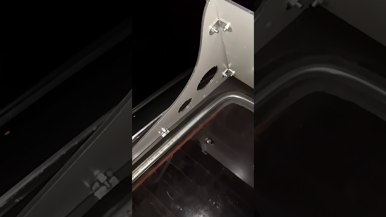 Выдвижной спойлер на авто