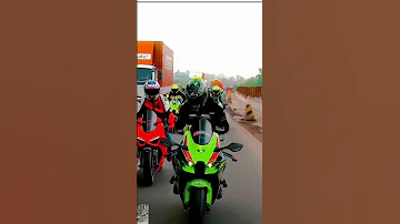 Koi Nahin Tha Mere Sath Mein Rone Ko Aaine Mein Baitha Guru Sa Bus 