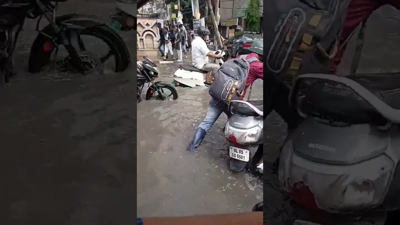 yamuna water entered the streets of Mukherjee Nagar, Delhi.Stay safe, stay home UPSC hub
