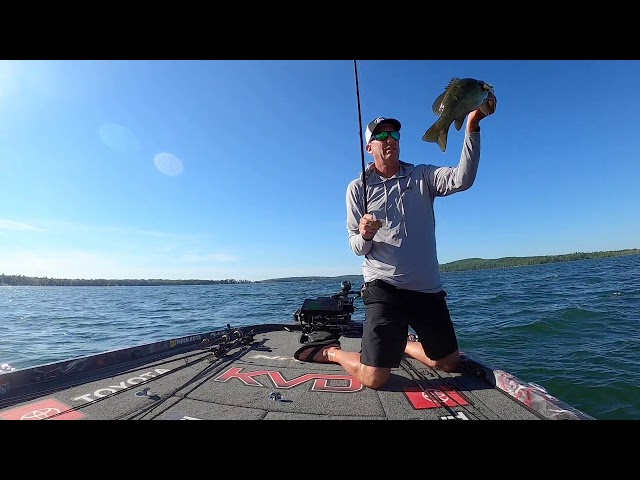 KVD reels in a bigun' 5+ pound bass Lew's CC4 Smallmouth catch