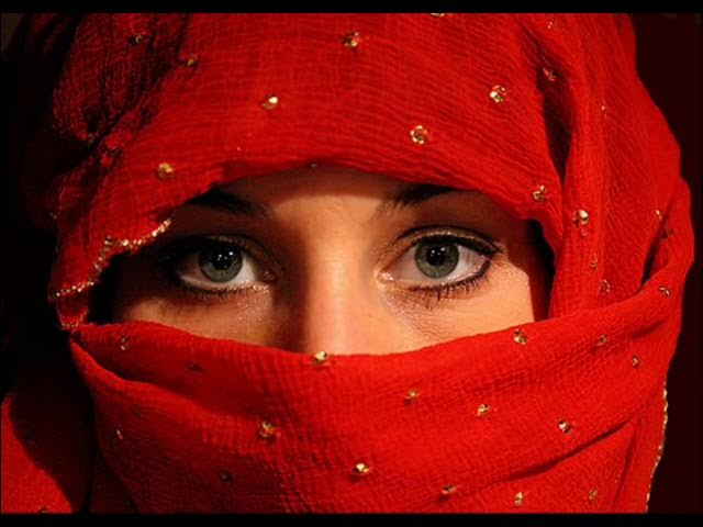 Porno gif sikish va kamming Rus gey bir tekis yigitni sikdi.