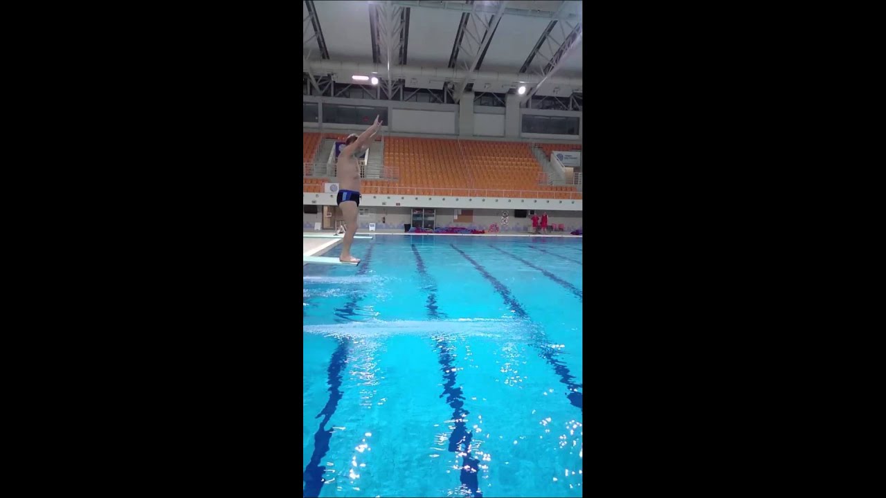 "Celebrity Splash": Andrzej Supron skacze do wody z trampoliny!