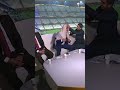 شاهد ابوتريكة ومحمد سعدون الكواري يهدون الزي القطري الي جابريل باتيستوتا في لفتة جميلة
