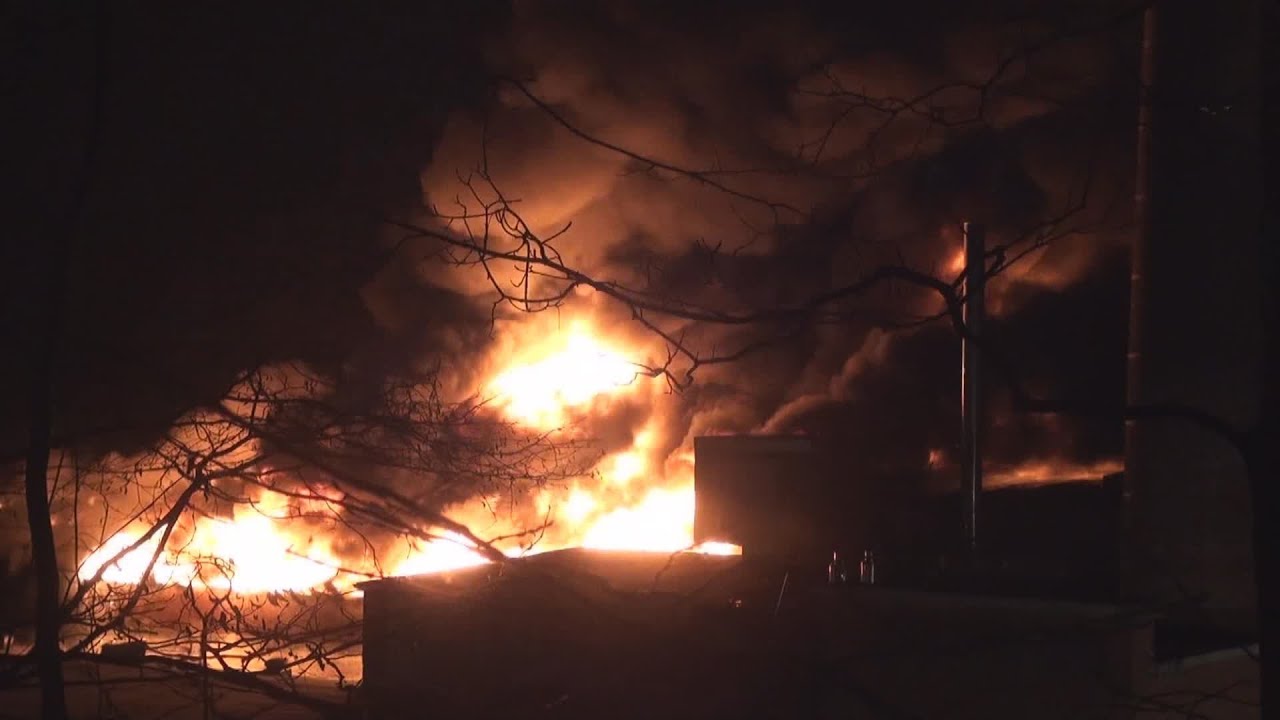 [GROSSBRAND] Papierfabrik im VOLLBRAND | Einsatzfahrten | 2500 m² Halle brennt in Ratingen